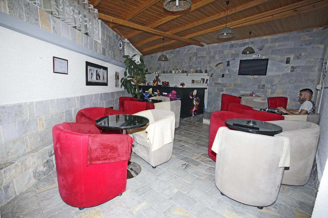 Alen Bar Hotel Tirana Exterior foto
